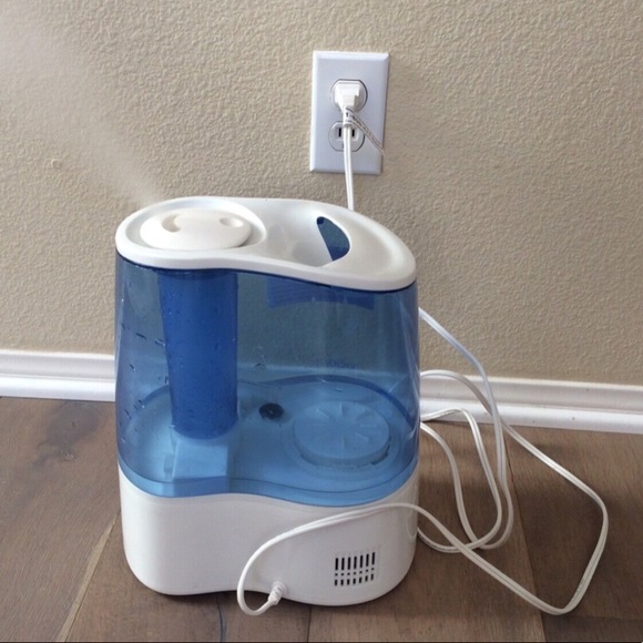 Vicks Ultra Quiet Cool Mist Humidifier White/Blue - Picture 7 of 13